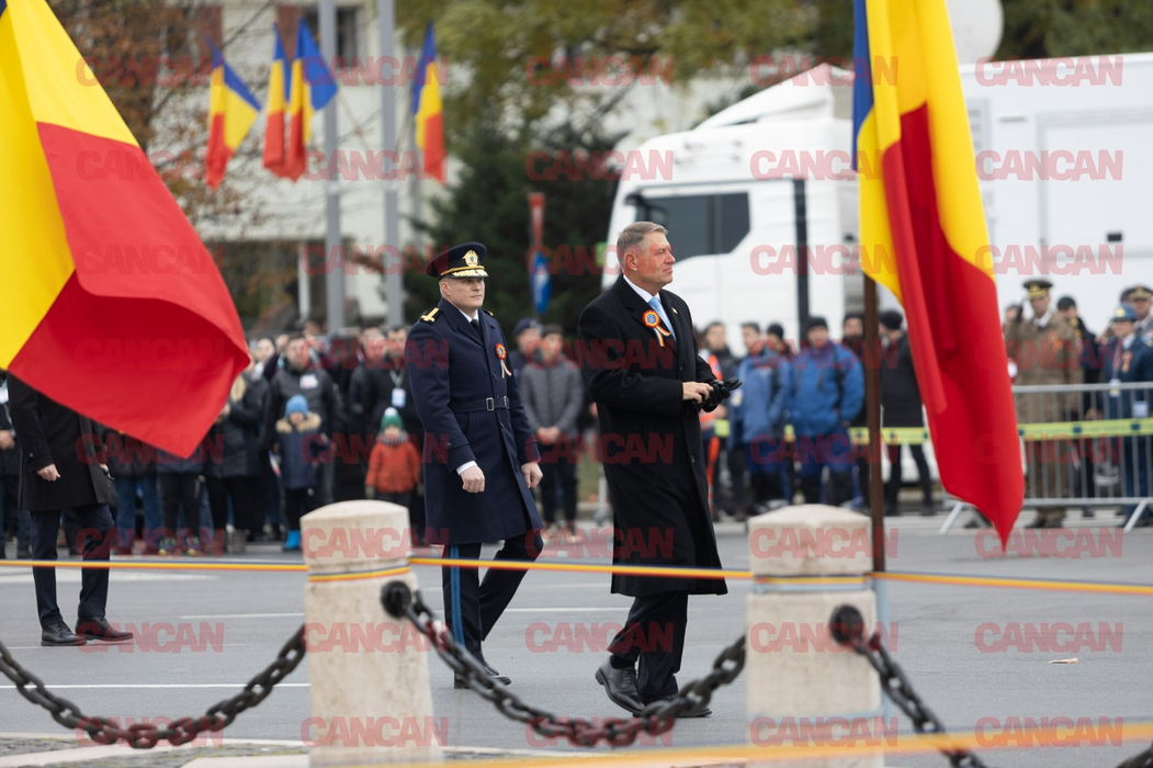 Imagini LIVE de la parada militară de 1 decembrie. Cum au apărut poliţistele la defilare. FOTO