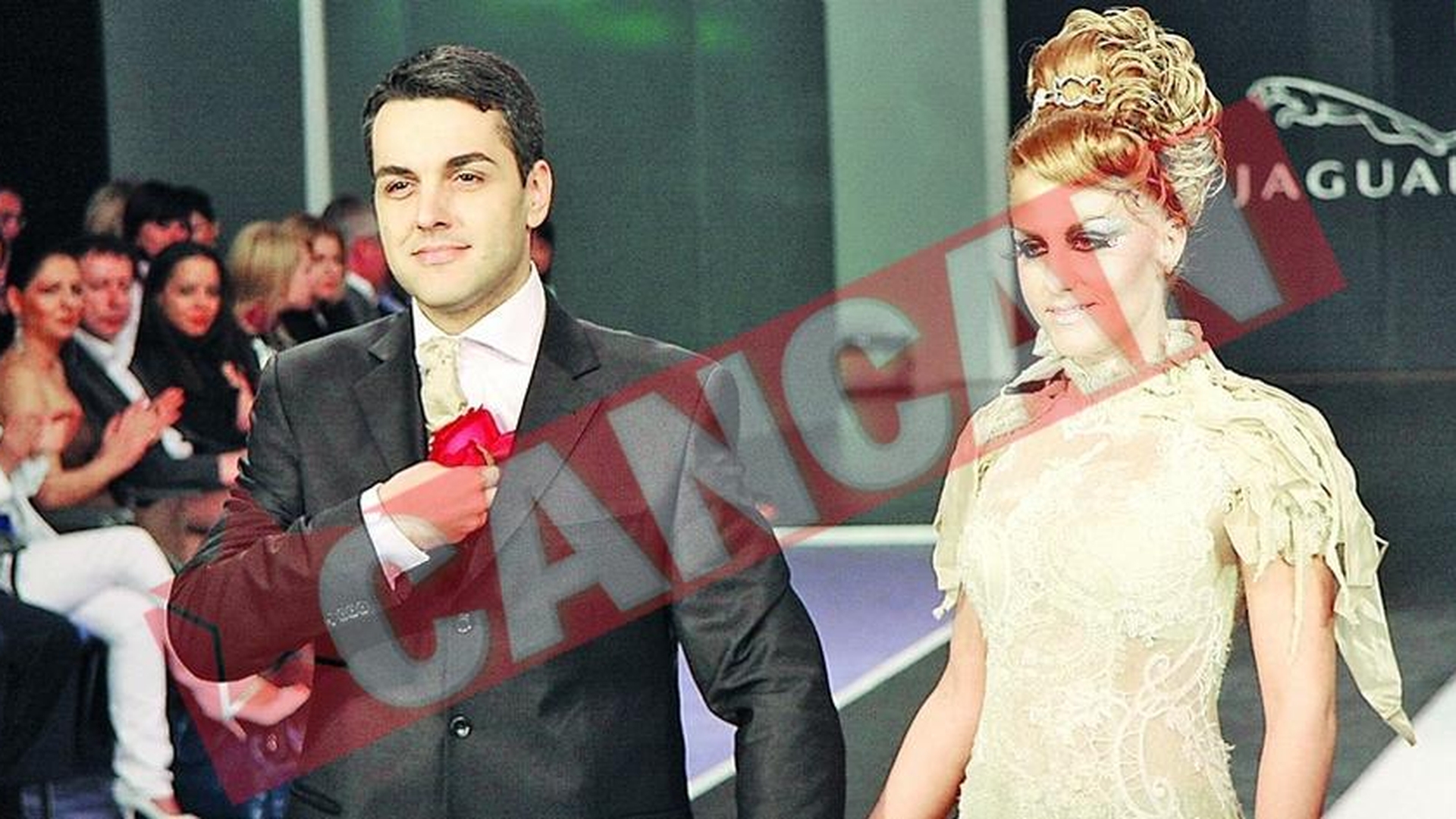 Prima cerere in casatorie, live, pe un podium de moda