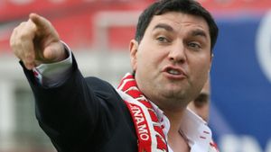 N-o sa-ti vina sa crezi cui se destainuie Borcea, zilnic, in arest. I se spovedeste “dusmanului de moarte”!