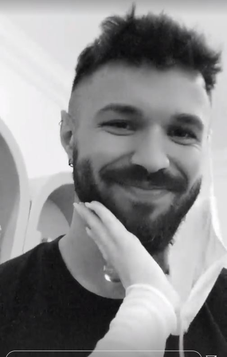 Lidia Buble, sărutată cu patos de un bărbat sexy într-un salon de înfrumusețare: “E cel mai frumos bărbat din lume” | VIDEO