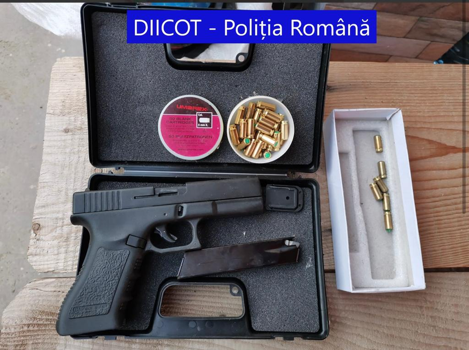Rețea de traficanți de droguri compusă din luptători MMA, destrămată. Ce au ridicat polițiștii după percheziții