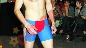Ricky isi vinde motorul