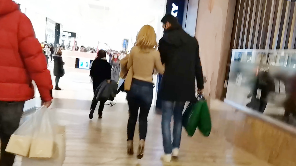 Andreea Bălan și Tiberiu Argint, lecție de romantism la mall