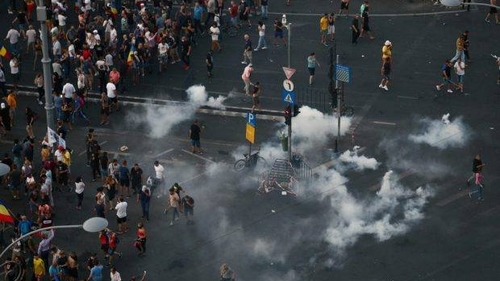 Mitingul diasporei! Cei doi protestatari acuzați de ultraj și tulburarea ordinii, arestați pentru 30 de zile