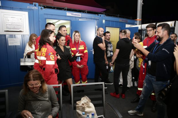 Cum au fost surprinși Andra și Măruță în culisele Festivalului Cerbul de Aur