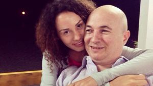 Amănunte de ultimă oră în cel mai tare scandal conjugal: soţia l-a pus să se jure pe fiica lui! Codrin Ştefănescu, filmat la ”show în 3”, în propria casă cu… sexy-secretarele PSD!