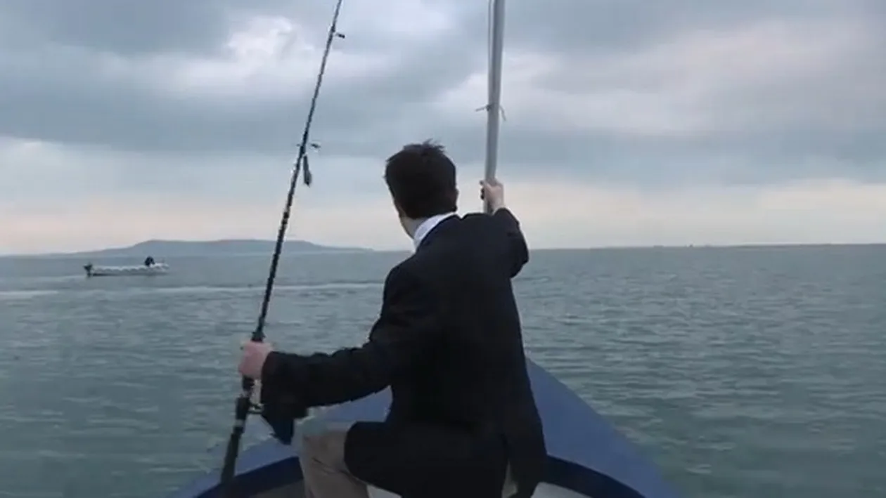 Filma un documentar cand i-a aparut asta langa barca. Era sa fac infarct. Am ramas marcat pe viata. Sa fie posibil?