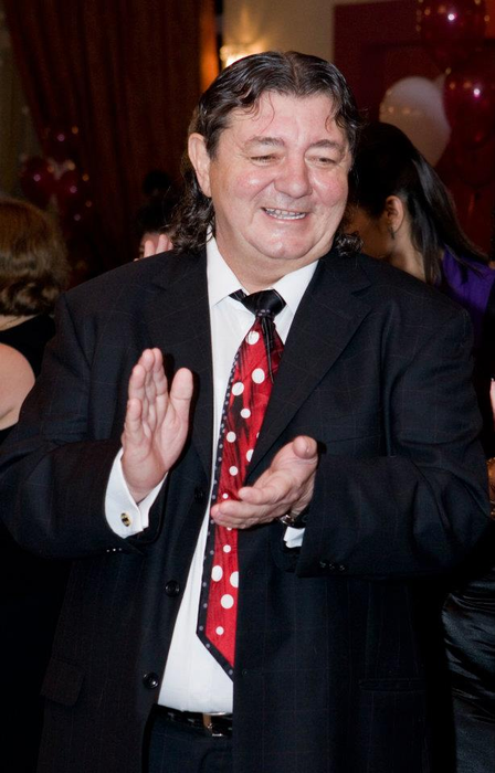 Titu Tudosie, afaceristul care și-a făcut singur statuie