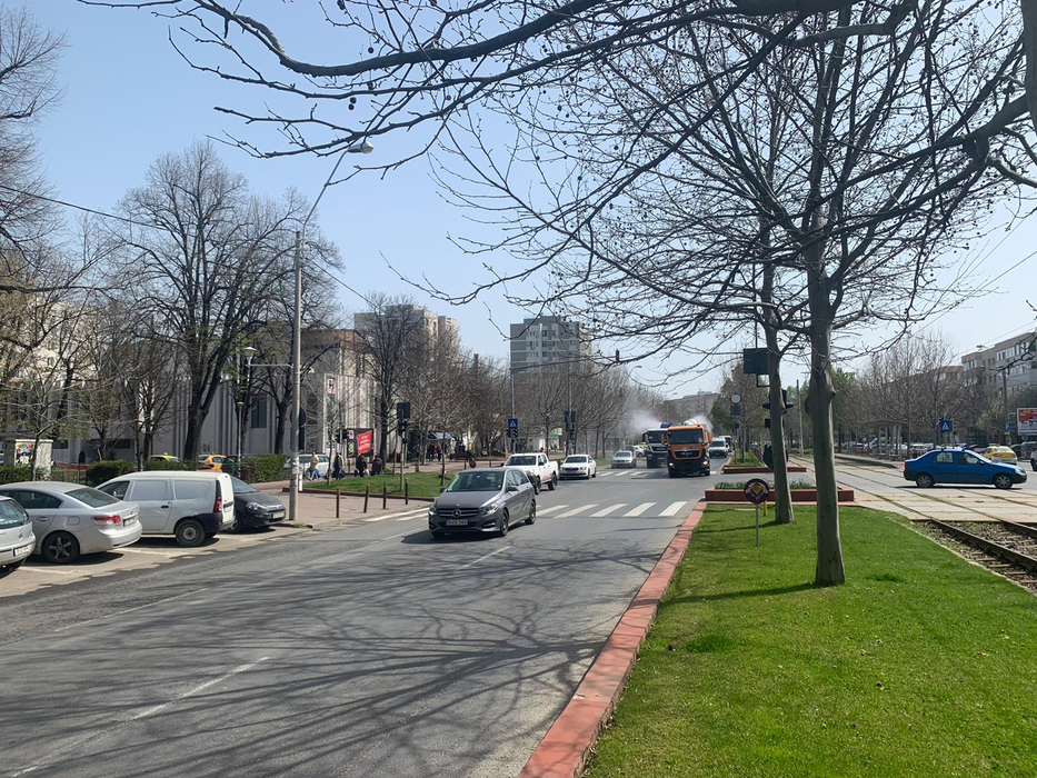 Ultima oră. În Sectorul 3 al Capitalei a început dezinfecția comunitară împotriva coronavirusului | GALERIE FOTO