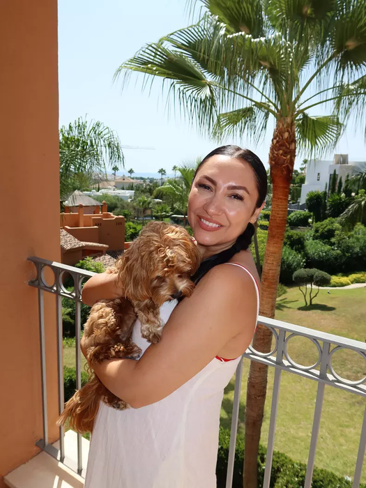 Clar este cel mai bogat cuplu din showbiz! Cât au plătit Andra și Cătălin Măruță pentru o vilă pe Costa del Sol