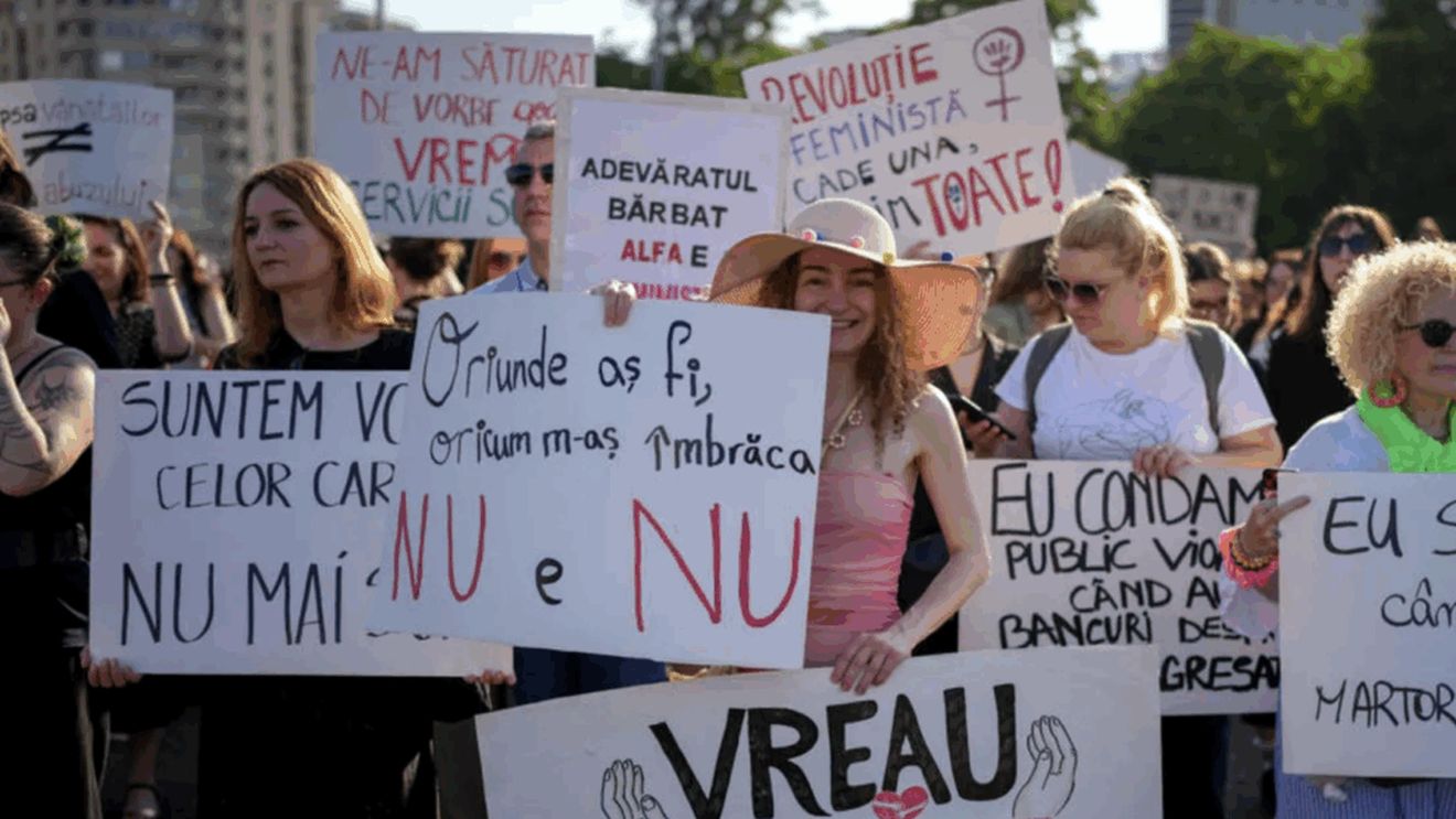 Ca la noi, la nimeni! Un bărbat a agresat o femeie la protestul din Piața Victoriei