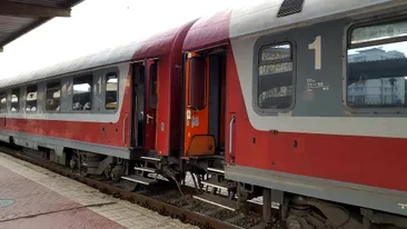 Șase tineri, reținuți după ce au fost prinși furând motorină din vagoanele unui tren