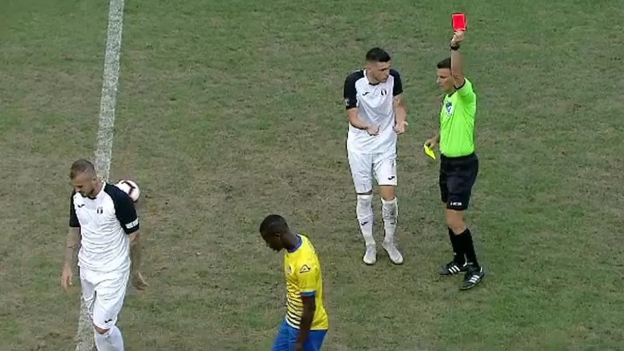 Eliminat în meciul cu Dunărea, Alibec a fost iertat de Măldărășanu: „Discut cu el tot timpul, îl încurajez!”