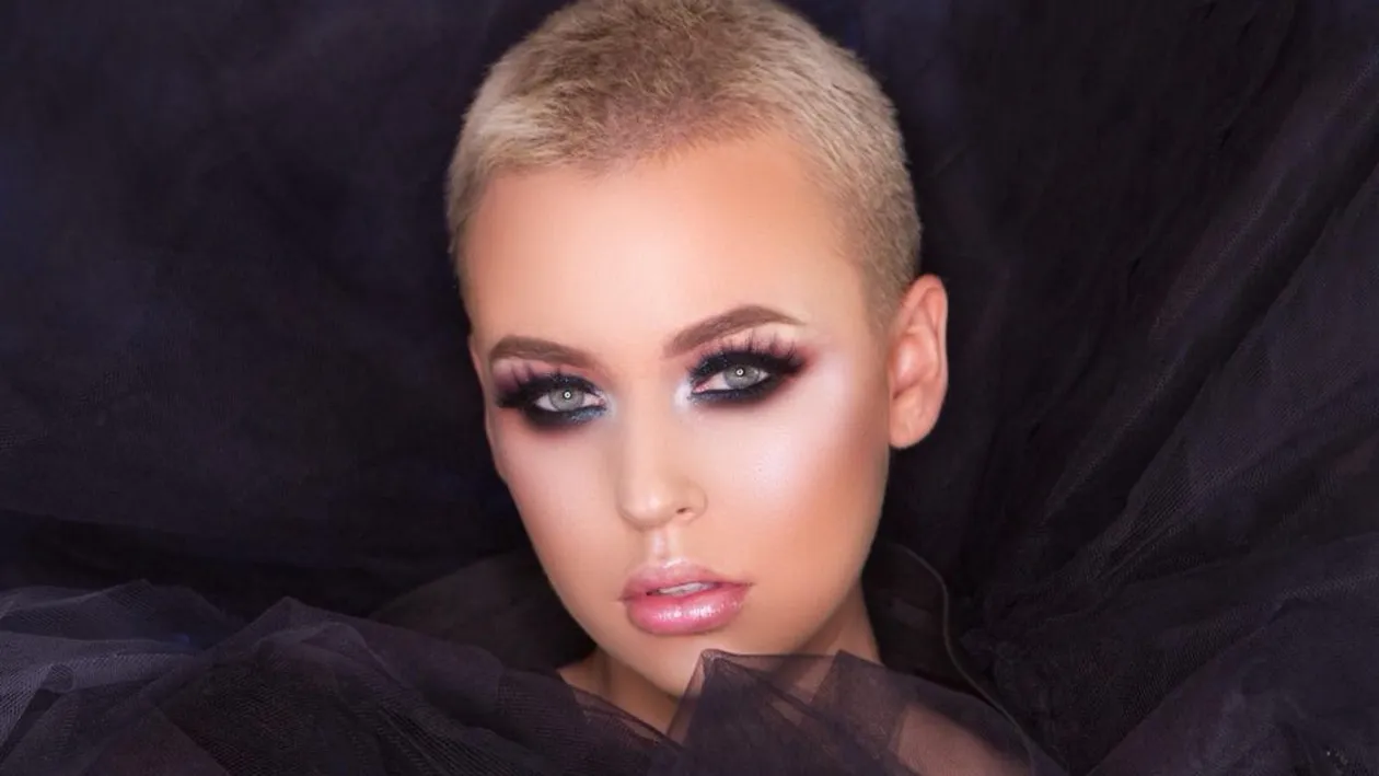 Misha, lipsită de inhibiții! Soția lui Connect-R și-a afișat posteriorul într-o lenjerie sexy