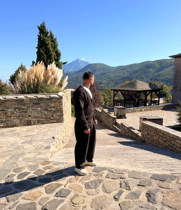 Fosta ispită de la „Insula iubirii” a plecat pe Muntele Athos / Sursa foto: Social media