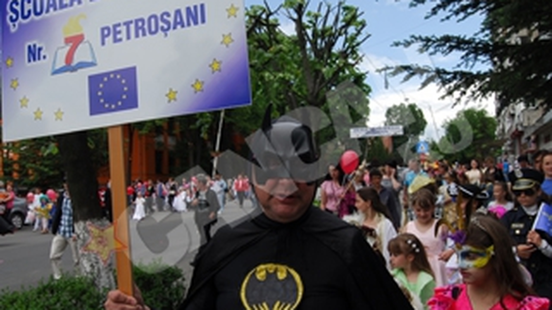 Sotii Iacob Ridzi si-au dus baietelul la carnaval