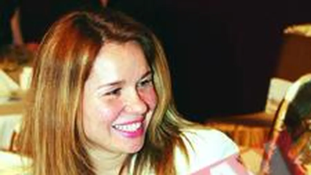 Otilia Badescu plange dupa ce-a fost lovita de-un nene