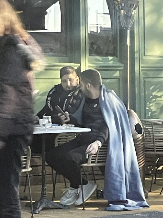 Gabi Oprea junior, proaspăt tătic, a ieșit la terasă cu un prieten bun