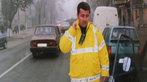 Un fost poliţist din Dâmboviţa, ridicat pentru proxenetism! În trecut, bărbatul a înghiţit banii luaţi ca mită pentru a ascunde dovada
