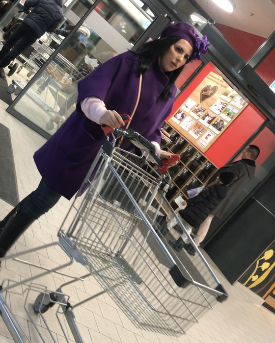 Lavinia Pârva, la cumpărături într-un supermarket din Capitală