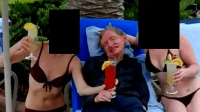 Stephen Hawking, în dosarele Epstein: imagini surprinzătoare cu fizicianul, alături de femei în bikini, relaxându-se pe șezlong și savurând cocktailuri