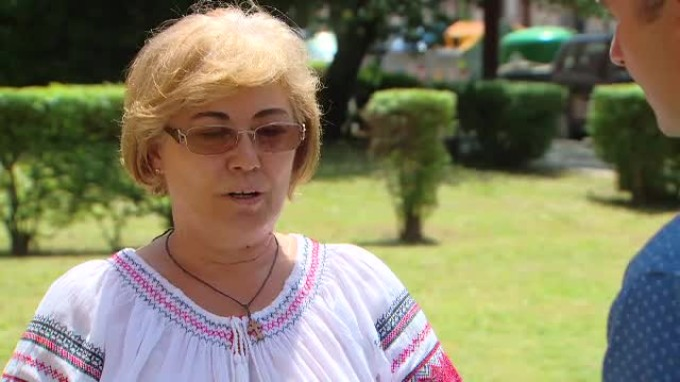 Româncele care îngrijesc bătrâni în Italia se luptă cu depresia