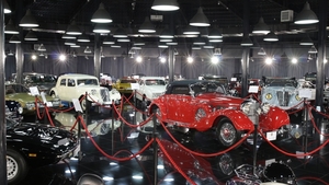 Afla ce s-a intamplat cu Galeria Tiriac Collection! Zeci de modele noi promit sa te faca sa te indragostesti pe loc!