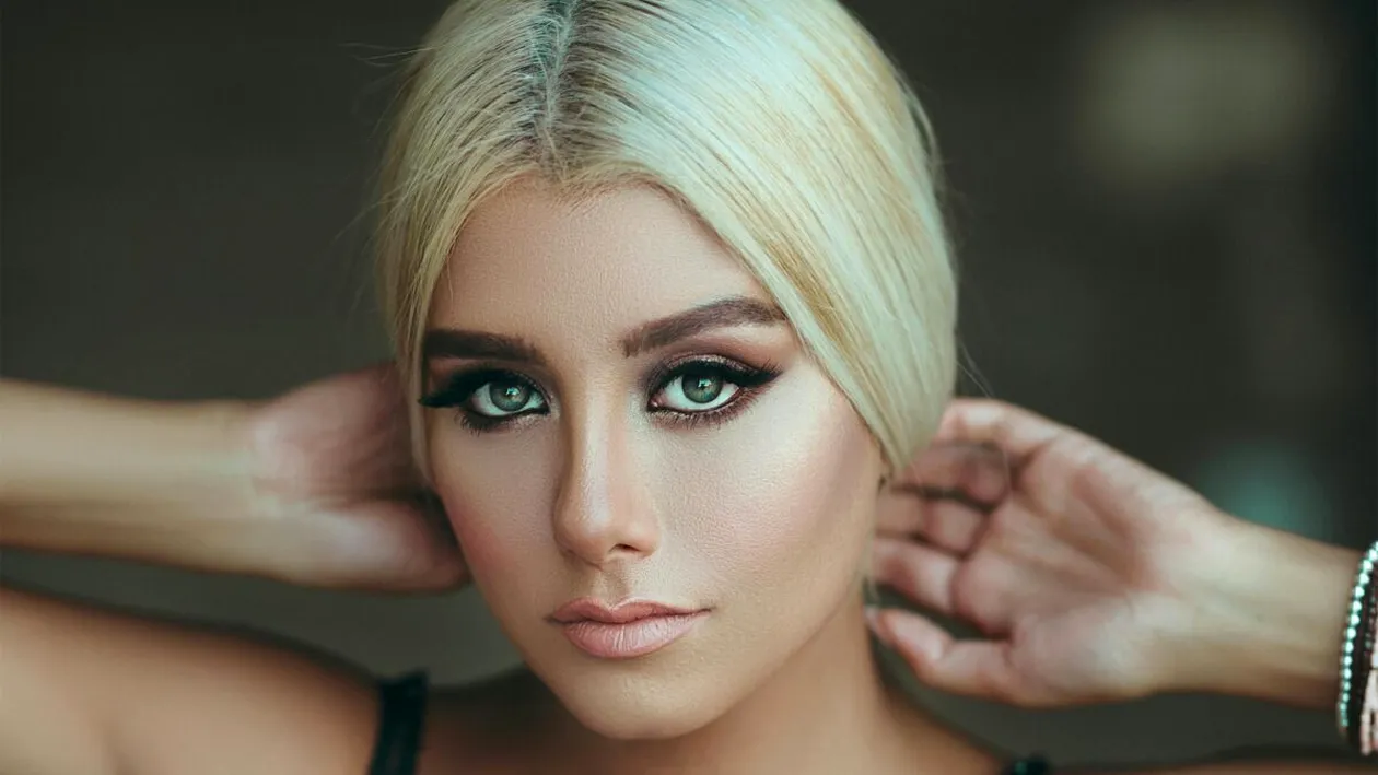 „Halo lips” – trendul anului 2026 în materie de make-up. Adio buze super-lucioase și linii trasate la milimetru!