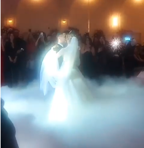 Lucian Becali și Iulia în timpul dansului mirilor