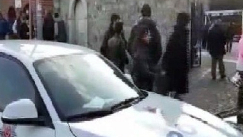 Atac armat la o moschee din Istanbul! Cel puţin două persoane sunt rănite