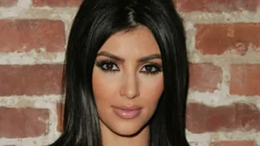 Kim Kardashian le inchide gura cârcotaşilor! Acuzată că mănâncă prea mult, ea şi-a arătat burta de gravidă in toată splendoarea