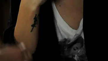 Giulia si-a mai facut un tatuaj! Vezi ce reprezinta noul accesoriu!