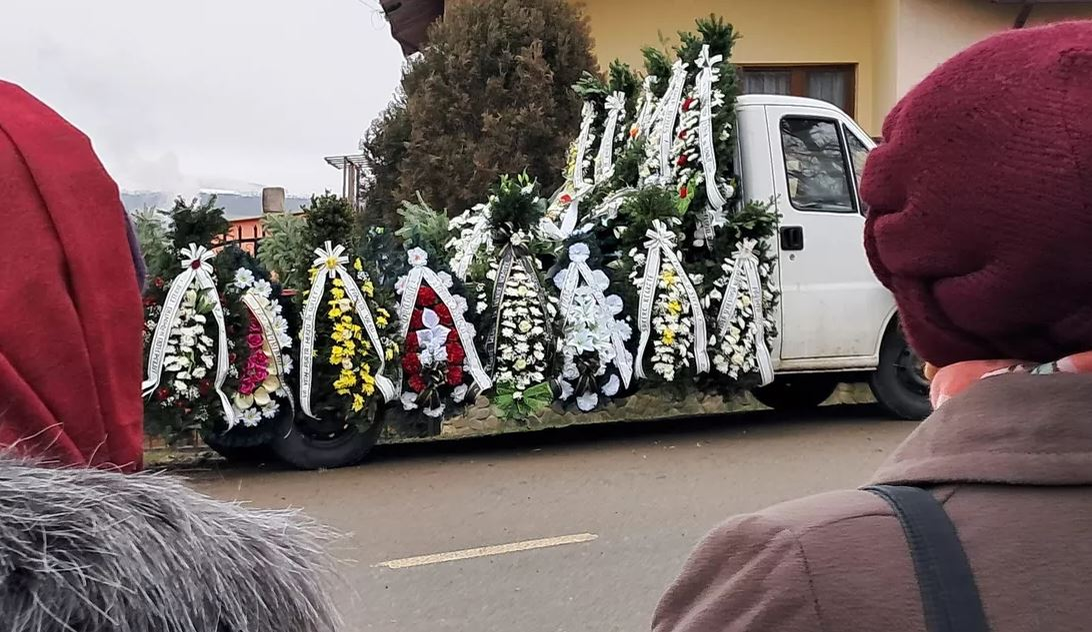 Imagini sfâșietoare! Constantin și Teodora au fost înmormântați împreună, iar micuța Sofia între ei