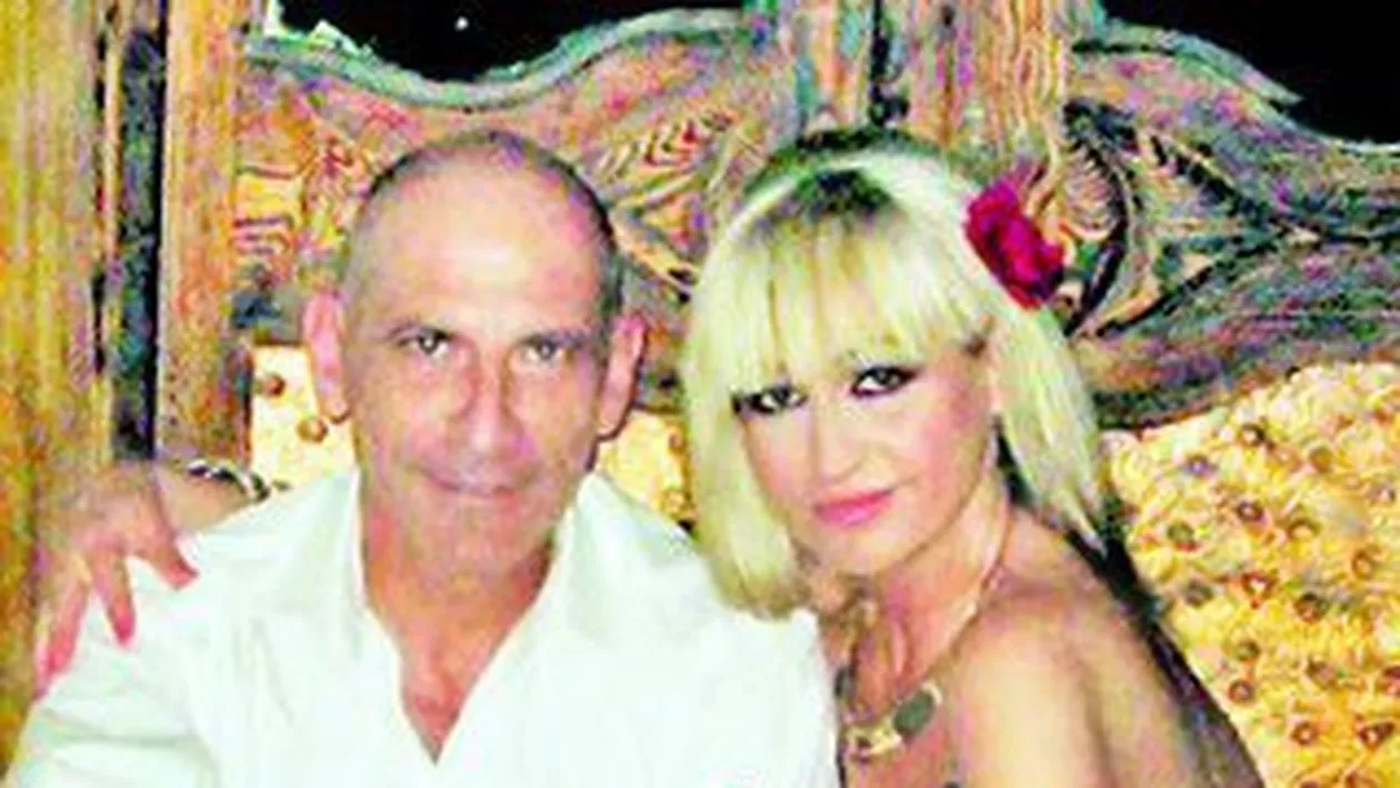 Dimitris Tombros a mai avut o iubita romanca si lucreaza in asigurari! Totul despre sotul Simonei Florescu