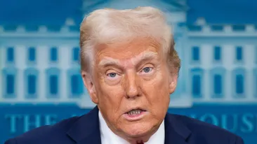Donald Trump stârnește o nouă controversă după ce s-a afișat ca Elvis Presley într-o imagine creată cu inteligența artificială