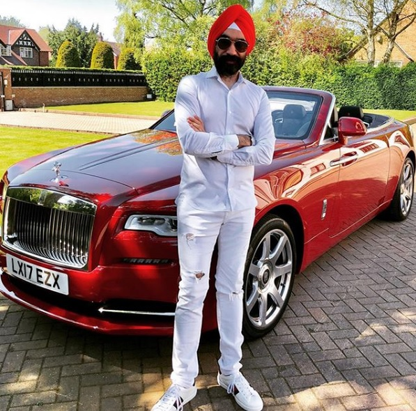 Un miliardar și-a cumpărat 6 Rolls-Royce-uri doar pentru a le asorta cu turbanele sale
