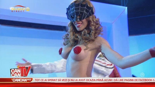Zi de naştere de neuitat! O fană înrăită s-a dezbrăcat în faţa lui Bittman, în direct, şi a defilat cu poza artistului pe chiloti