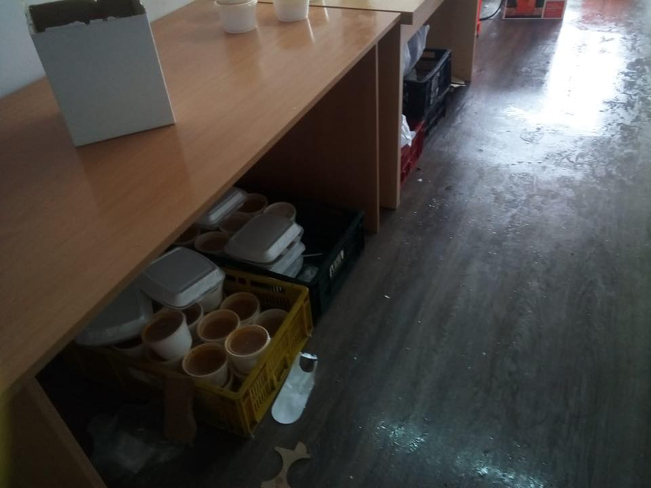Dezastrul lăsat de românii care au stat într-un centru de carantină din Galați. Viceprimar: „Cine este om și cine câine?”. Imagini greu de privit