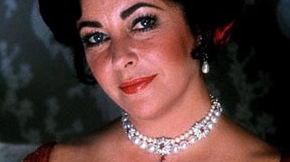 ULUITOR! Un colier ce i-a apartinut lui Elizabeth Taylor a fost vandut cu 11 milioane de dolari!