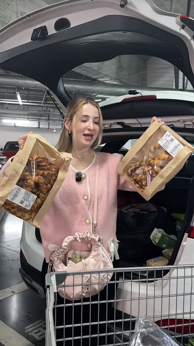 Ce a putut să cumpere o româncă cu 250 de lei într-un supermarket din China. Experimentul a devenit viral