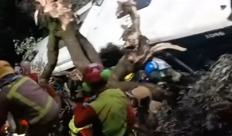 Un autocar a căzut într-o râpă de 20 de metri! Peste 80 de persoane au fost rănite în accidentul din Spania