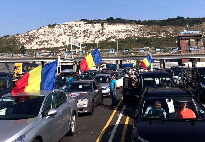 Mitingul diasporei! Ce-au găsit jandarmii asupra unui protestatar din Piața Victoriei. Bărbatul a fost arestat imediat!
