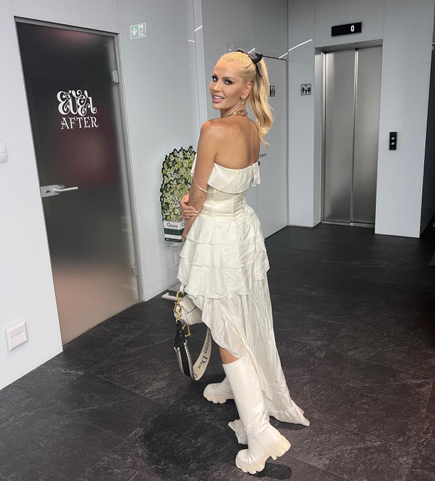 Andreea Bănică apelează la intervenții estetice non-invazive (Sursă: Facebook)