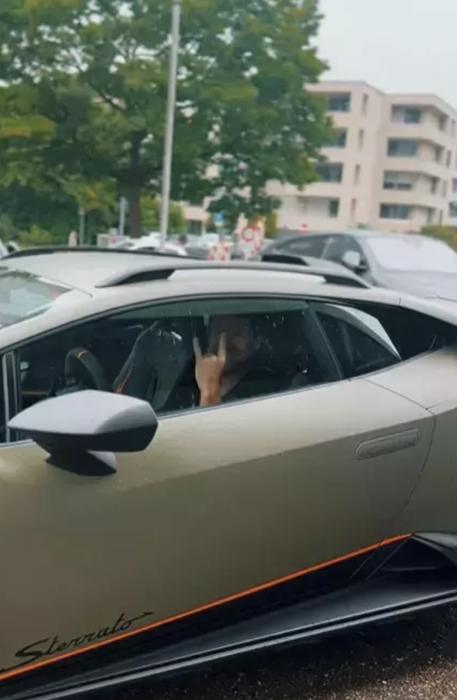 Mașinile de lux ale legendarului parașutist Felix Baumgartner, scoase la vânzare! Cu cât poți achiziționa Lamborghini, McLaren și Mercedes G500 Brabus