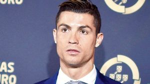 CRISTIANO RONALDO i-ar fi plătit unei femei aproape jumătate de milion de dolari pentru a scăpa de acuzaţia de viol
