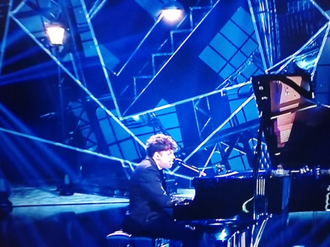 Românii au Talent, finala. Rareș cântă pentru mama lui: ”A plecat în Italia să-mi fie mai bine!”