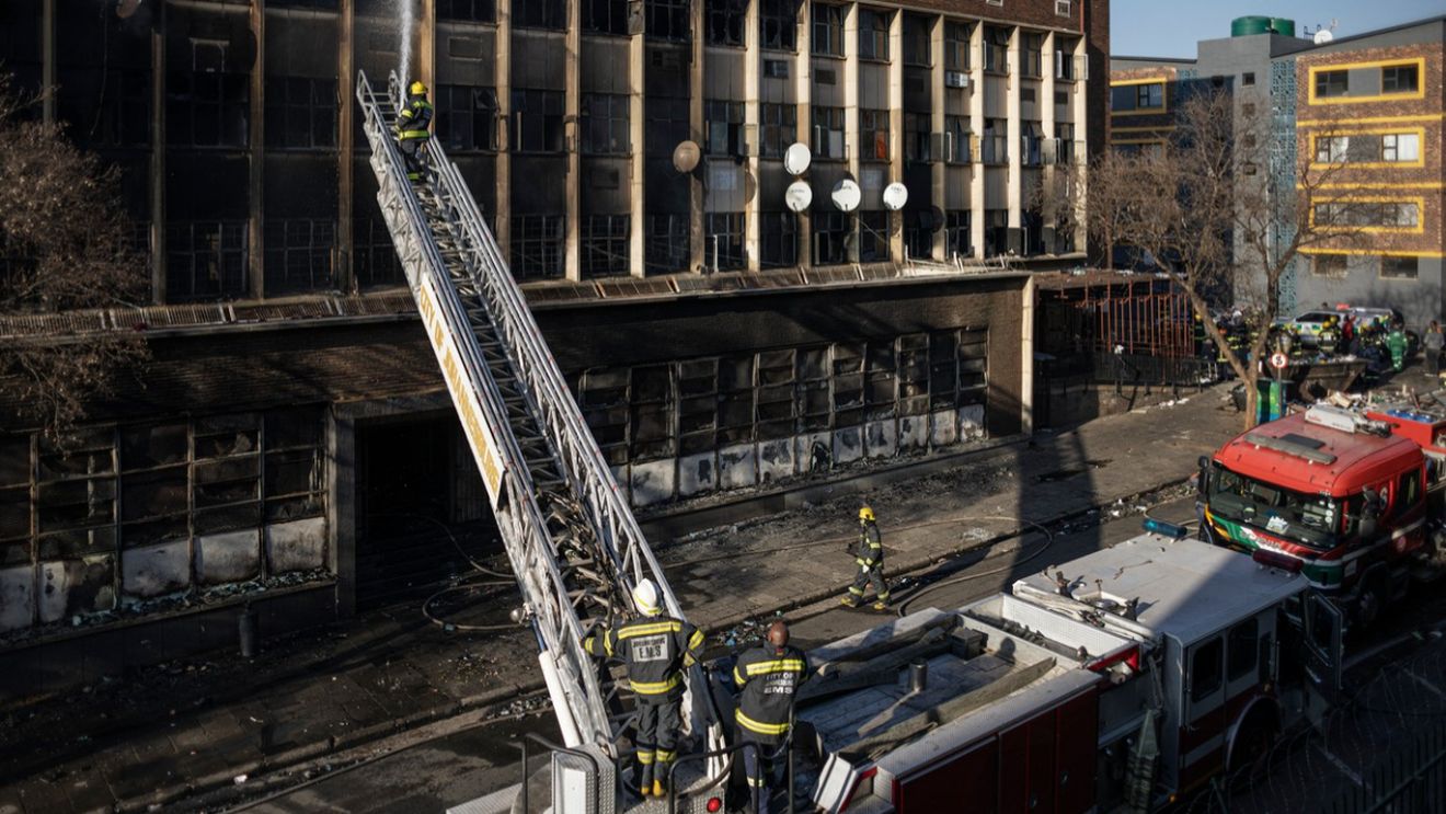 73 de morți la Johannesburg, după un incendiu uriaș. Ce s-a descoperit în clădirea care a luat foc