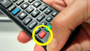 Aveți televizor cumpărat după 2014? Ce se întâmplă, de fapt, dacă apăsați butonul roșu de pe telecomandă