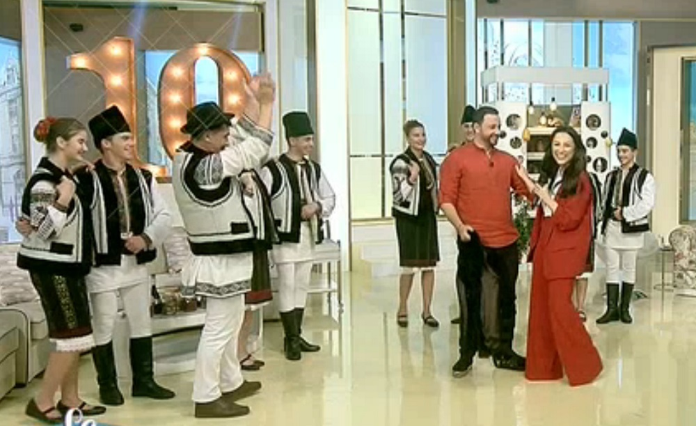 Andra i-a făcut o surpriză soţului ei în direct, la TV: „De astăzi, gata… avem un copil…”