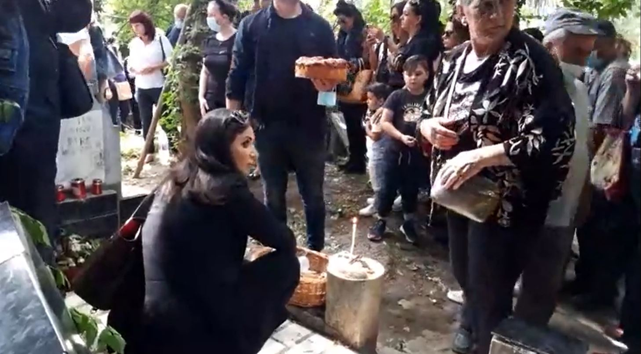 Mara Bănică şi Serghei Mizil, glume sinistre după ce sicriul lui Costin Mărculescu a fost coborât în groapă! Imaginile care nu s-au difuzat la TV